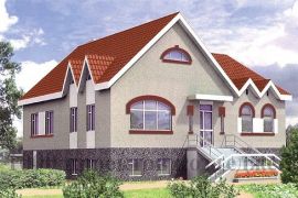 Двухэтажный дом из кирпича с арочными окнами