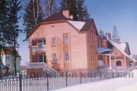 Трёхэтажный дом из кирпича на 364 кв.м в стиле минимализма