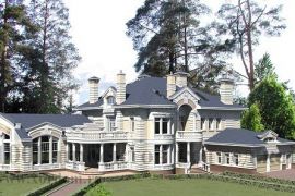 Трёхэтажный кирпичный дом-дворец на 840 кв.м в стиле барокко